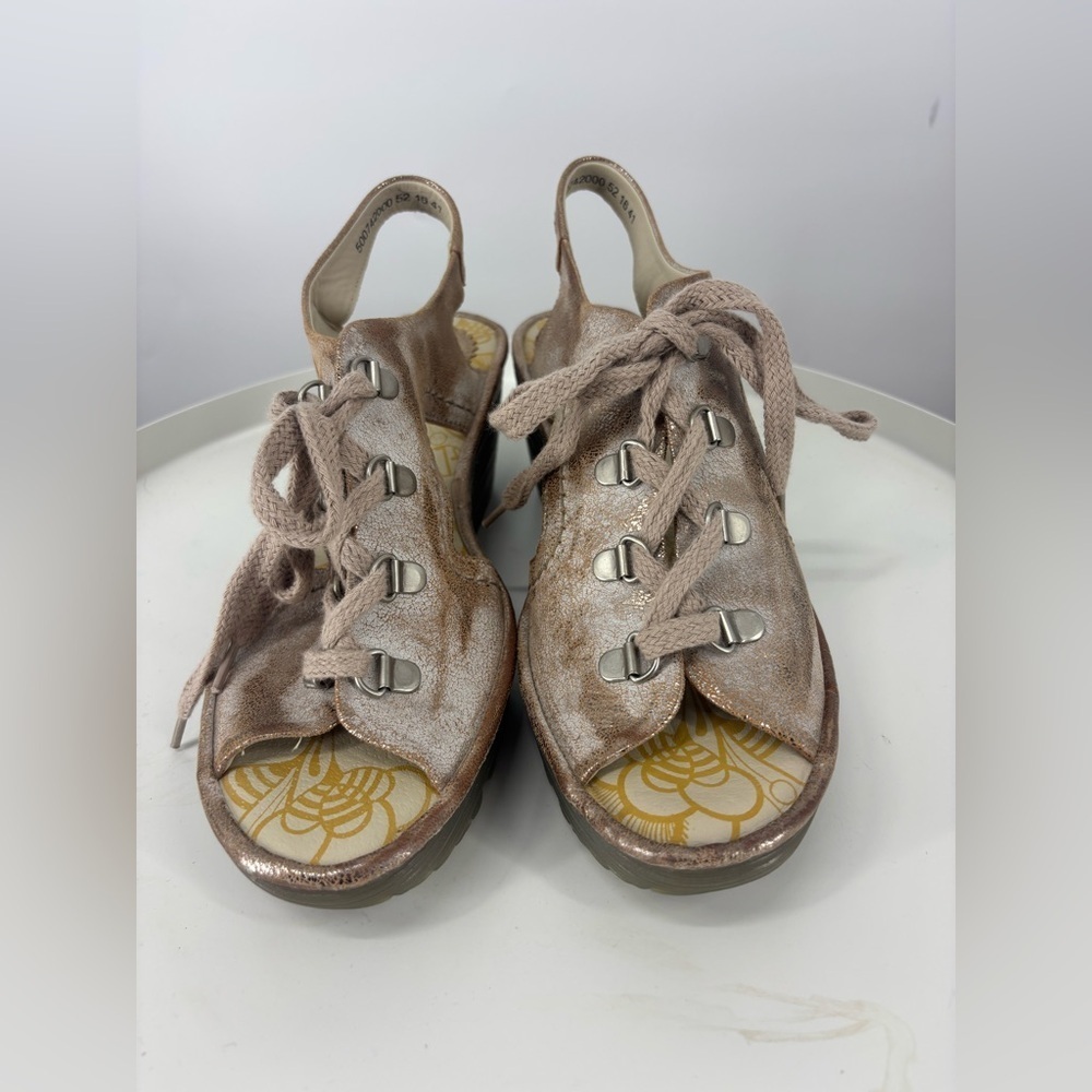 NWT Fly London Crackle‎ Gold Lace Up Wedge Sandals Tan Cream 41 10.5